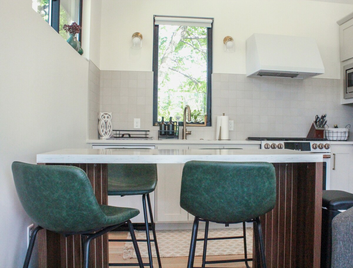 Walkable Waller Loft - Modern East ATX Living