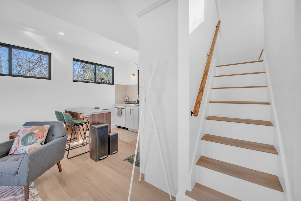 Walkable Waller Loft - Modern East ATX Living