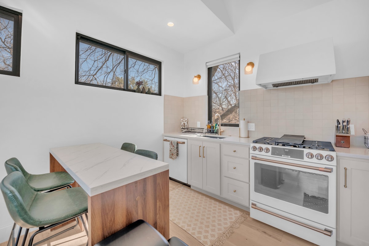 Walkable Waller Loft - Modern East ATX Living
