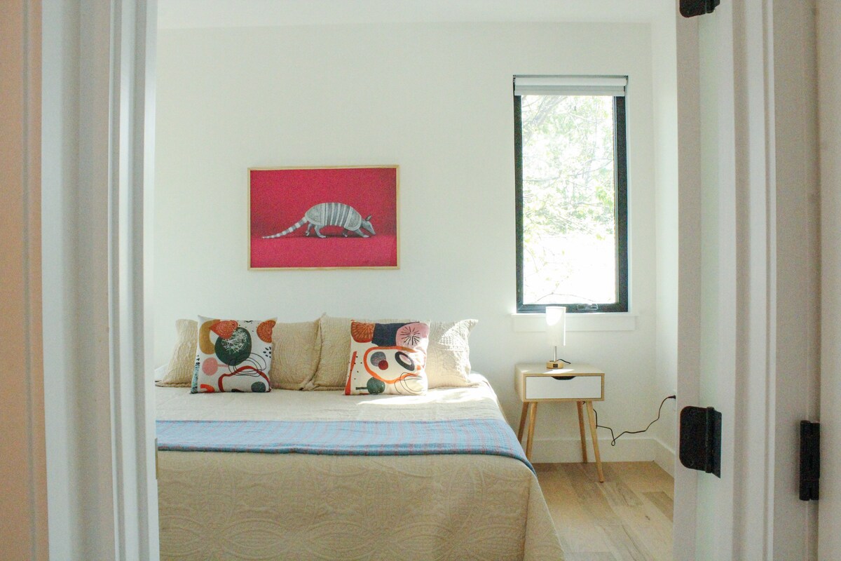 Walkable Waller Loft - Modern East ATX Living