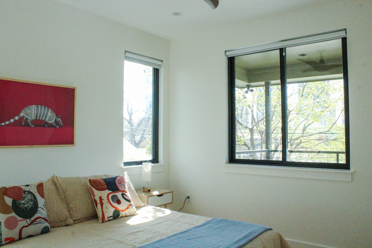 Walkable Waller Loft - Modern East ATX Living