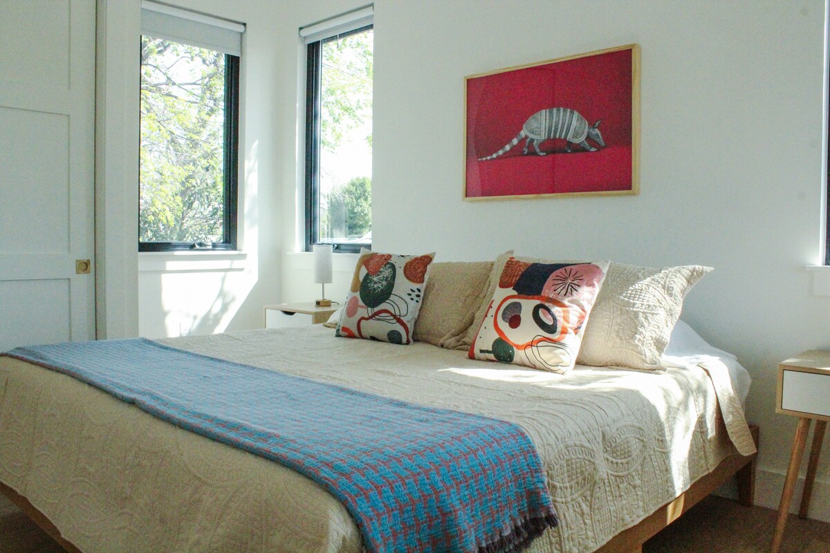 Walkable Waller Loft - Modern East ATX Living