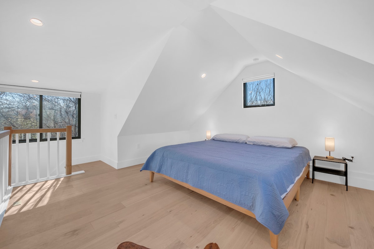 Walkable Waller Loft - Modern East ATX Living