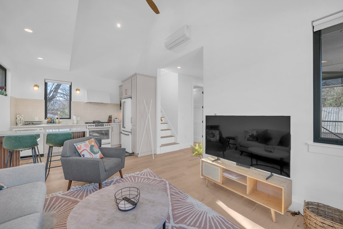 Walkable Waller Loft - Modern East ATX Living