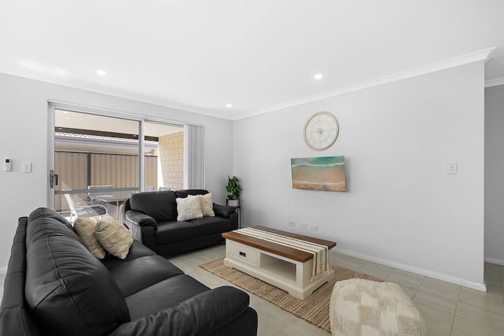 Spacious House In Southern River - Armadale