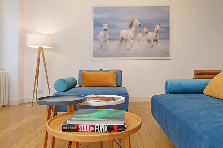 Domus Avignonesi Design Apt 400m from Trevi gallery image 4