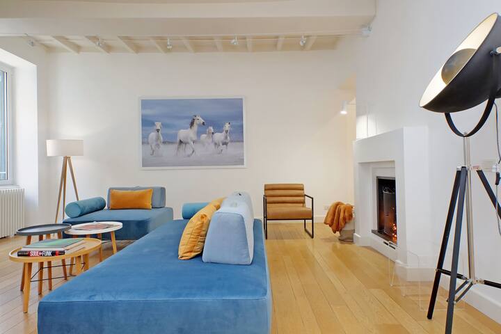 Domus Avignonesi Design Apt 400m from Trevi gallery image 3