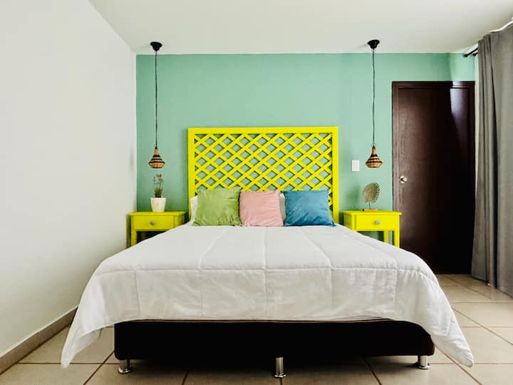 Bedroom for 2 to 4 people.

Queen bed 160x190 cm (60x80 in). Hotel range for sheets and bedding. Private bathroom, hot water, air conditioning, TV, Wi-Fi, hairdryer, ironing board and iron.

✨Mountain view

✨Room size: 29 m2