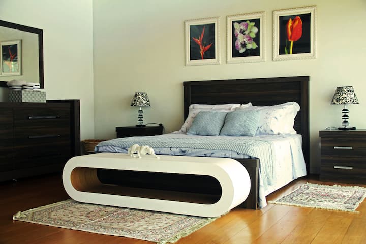 Izba s apartmánom a kvalitnou posteľnou bielizňou a uterákmi. 