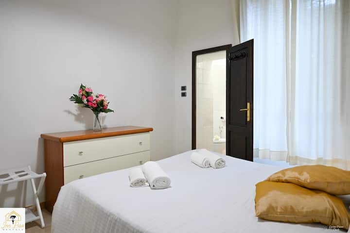 Dormitorio doble, baño privado en la habitación.
Dormitorio doble, medio baño en el dormitorio.