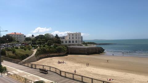 Successful Airbnb property: A balcony on the sea beach of Pontaillac ROYAN in Royan