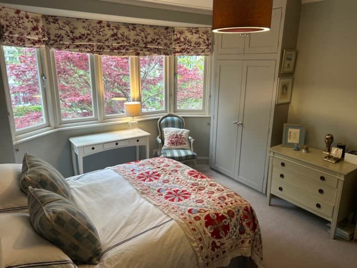 Chumba cha kulala mara mbili 2 - bafu la pamoja na Chumba cha kulala cha 3. Kitanda - ukubwa maradufu.