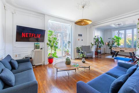 Popular Airbnb listing: Luxury, Cozy • Disney & Paris • terrace, garden in Maisons Alfort