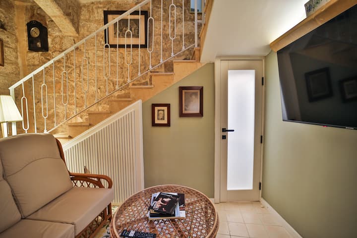 Bell & Beam - A Timeless Gozitan Stay In Victoria - Malte