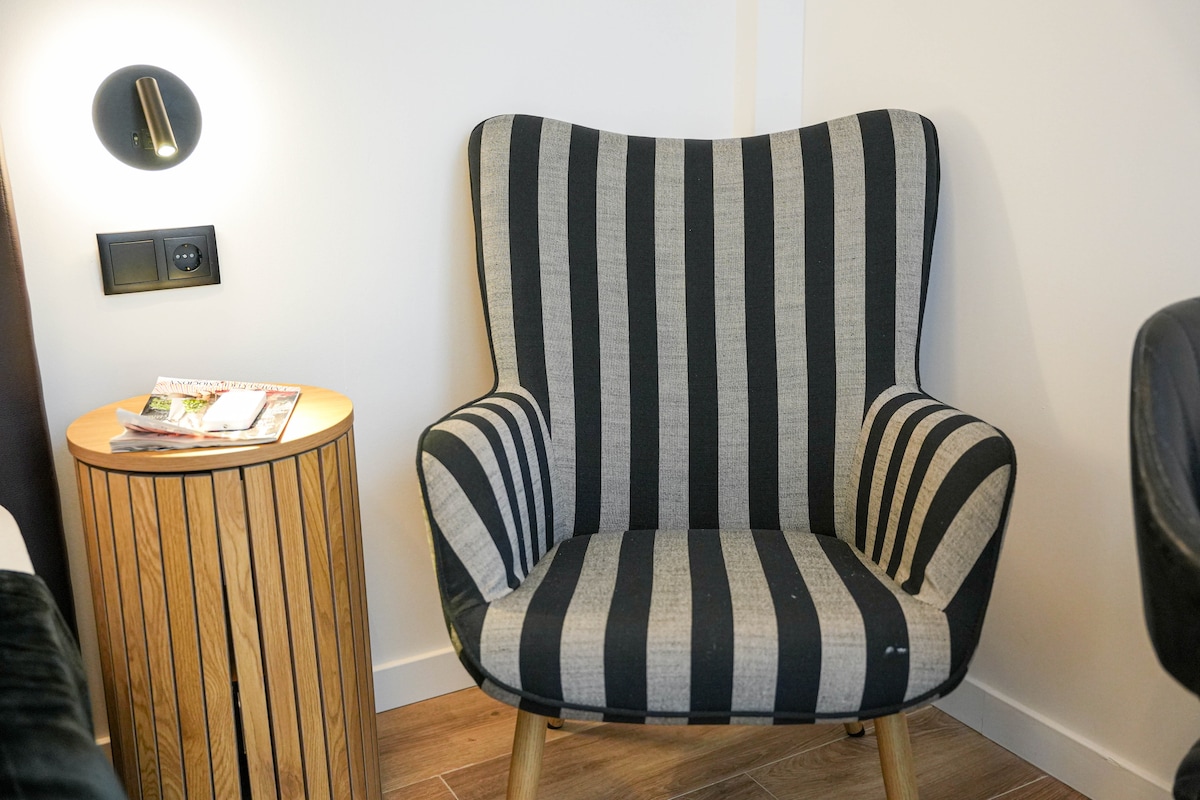 Top Airbnb: New and nice for 2 with subway and terrace in Jesús