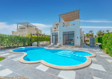 4BR Cyan Dream Villa | Pool, Lagoon & Sauna