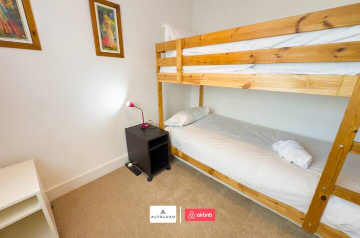 Спална соба во AltoLuxo Short Lets & сместување со дополнителни услуги 				