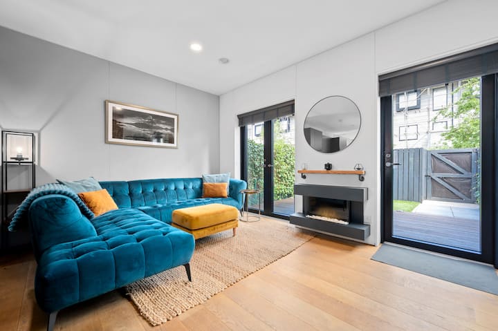 City Townhouse With Garden & Free Parking - Manchester