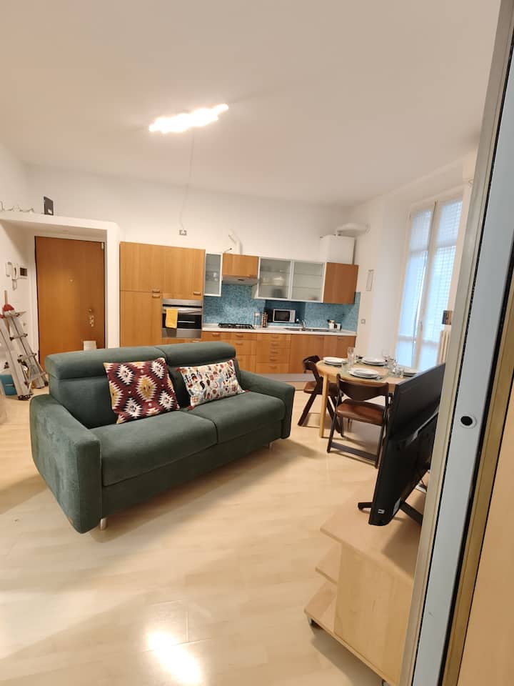 Milan Central Elegance | Steps From M1 & M2 Metro - Milan