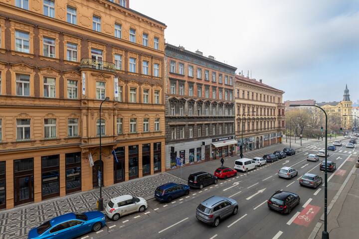 Spacious 4-Bedroom Central Apartment gallery image 5