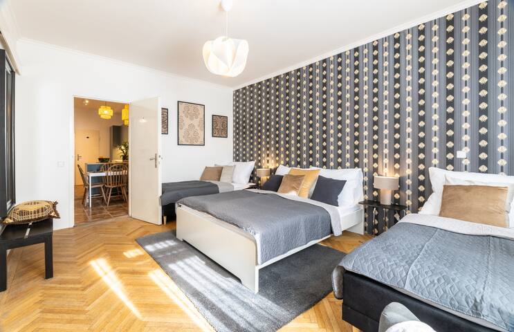 Spacious 4-Bedroom Central Apartment gallery image 2