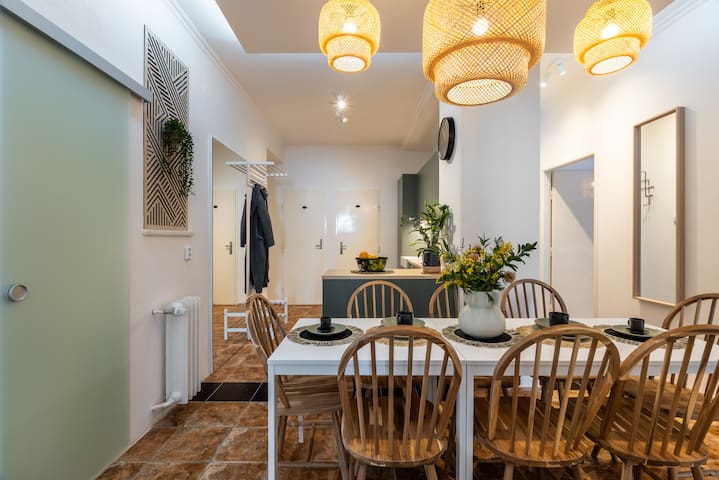 Spacious 4-Bedroom Central Apartment