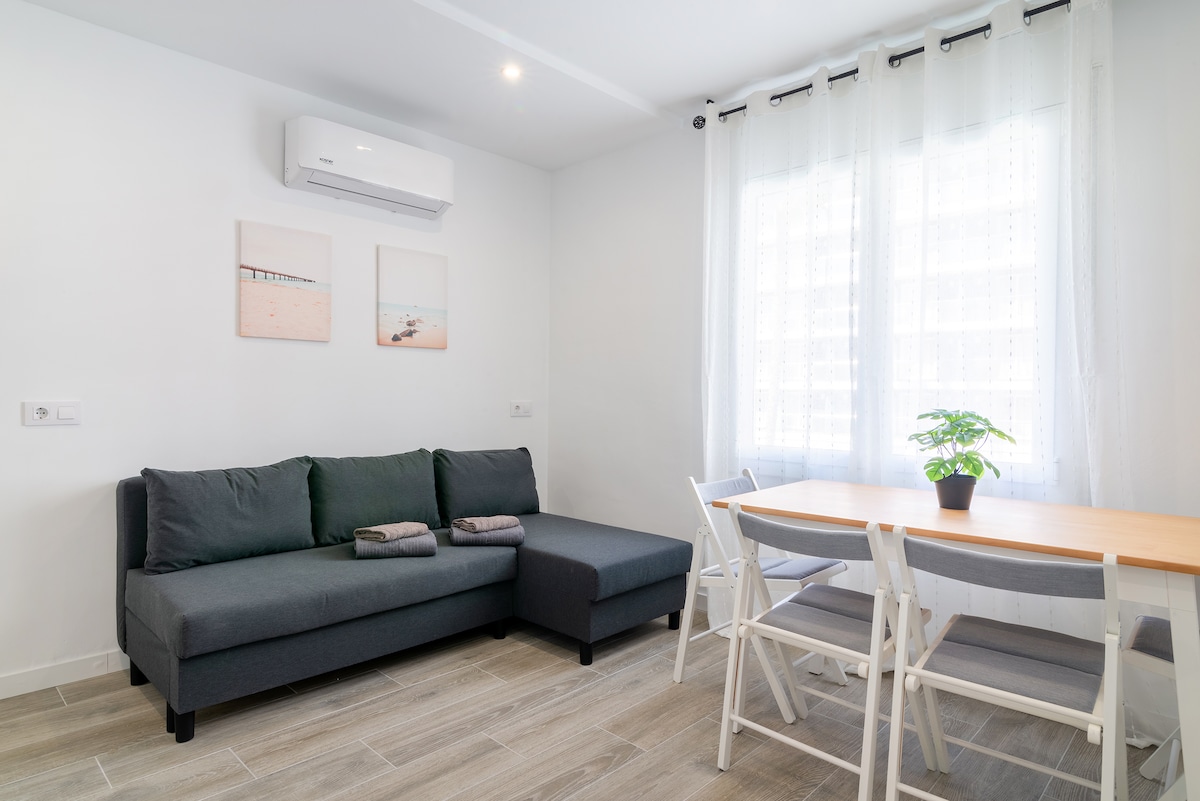 Top Airbnb: 3rd floor, Plaza Paris, 4 people in Lloret De Mar