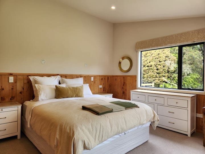 Bračni krevet (širok 180 - 200 cm) 