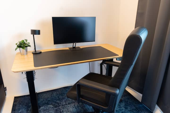 Workspace evidence from Riverview Nomad Studio & Balcony