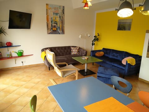 Erfolgreiche Airbnb-Immobilie: Unique colorful apartment "Color" in Bodenseekreis