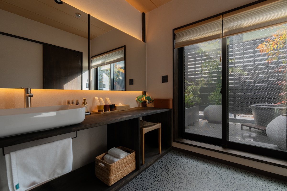 TsuruINN] 5 min Tsuruhashi, Direct to KIX - Houses for Rent in