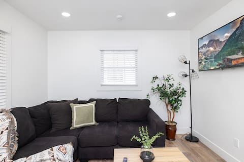 Top Airbnb: Cozy, central, bright, and beautiful home in Belmont