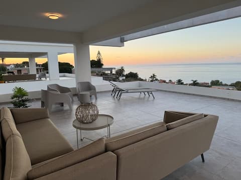 New villa with fantastic views and private pool