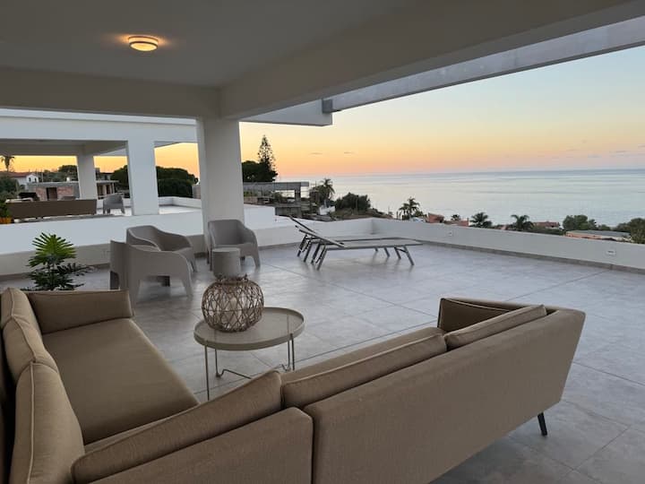 New villa with fantastic views and private pool