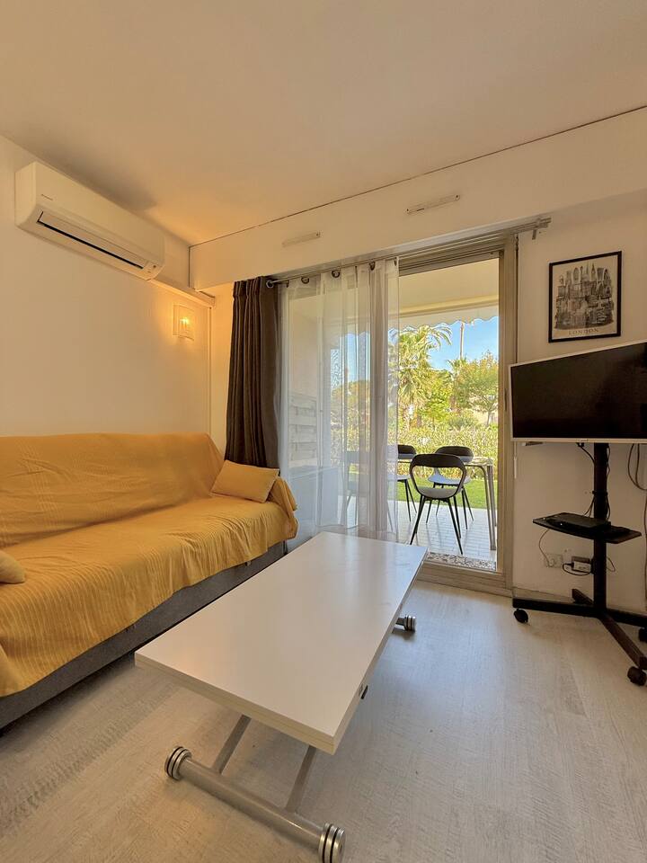 Appartement Avec Terrasse & Piscine – Proche Mer - Golfe-Juan