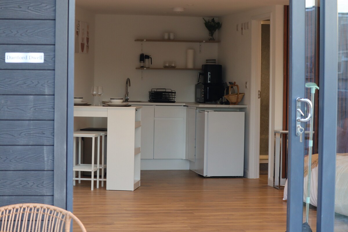 Top performing Airbnb: Private Modern Cabin - Dartford, Kent + Garden in Stone