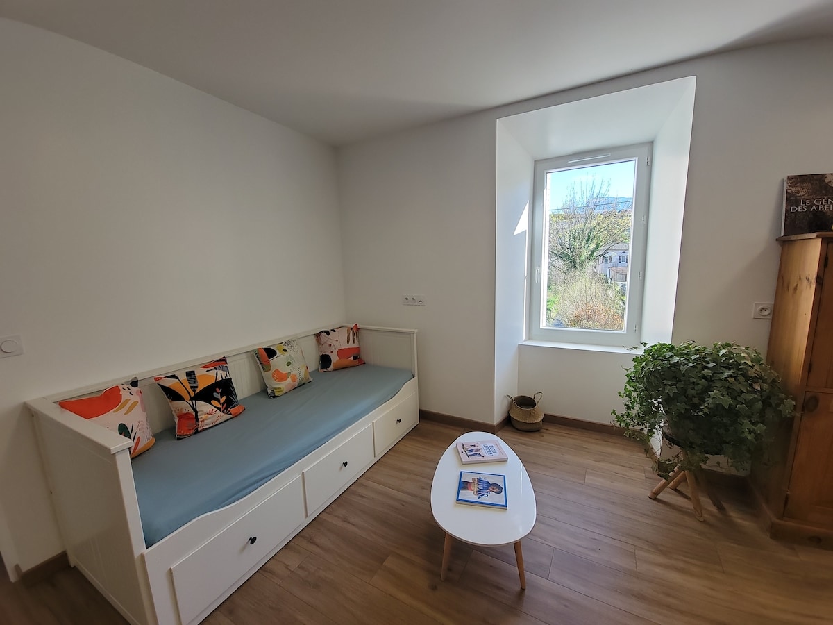 Airbnb performant: Gîte Alvéoles, between the river and the historic center à Die