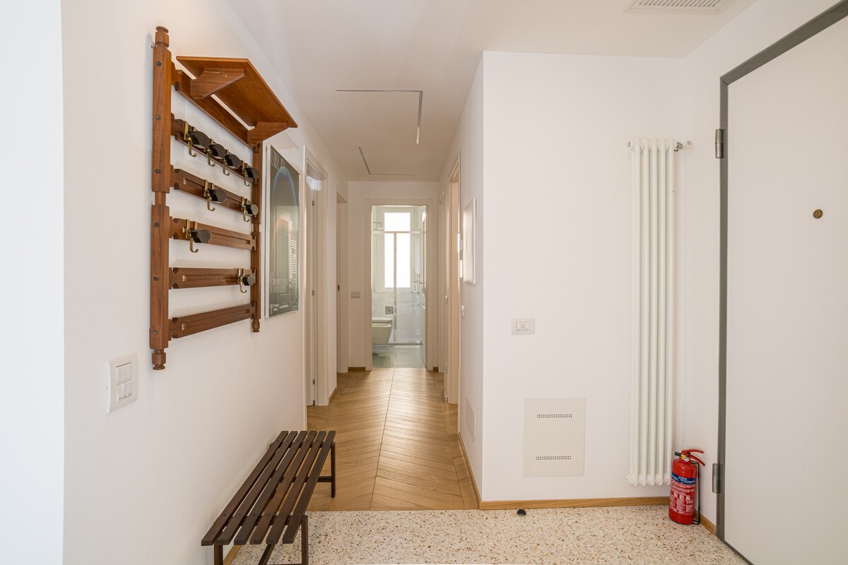 Top Airbnb: Modern apartment with parking Central Cernobbio in Cernobbio