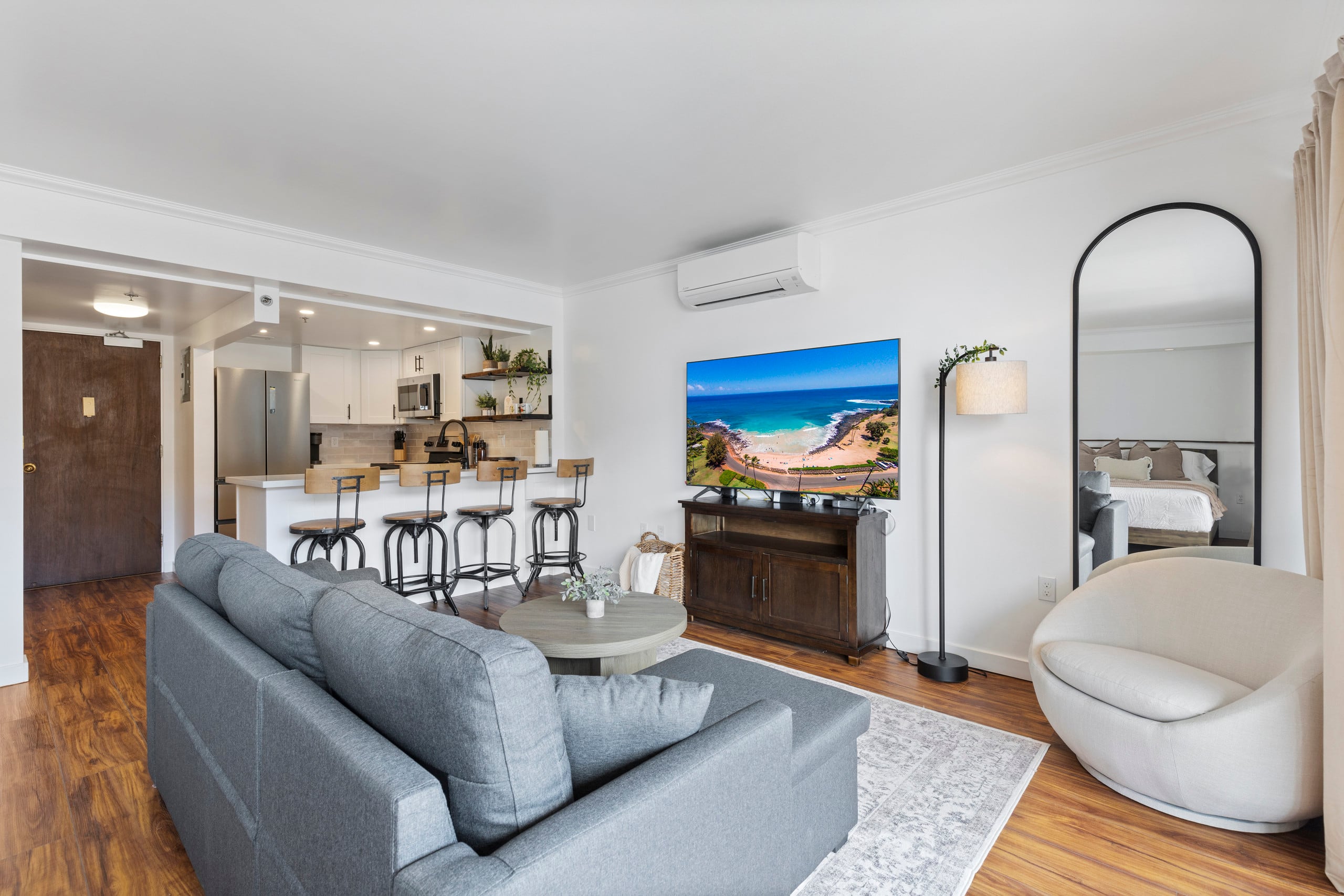Condo in Honolulu · ★4.98 · 1 bedroom · 3 beds · 1 private bath - Image 4