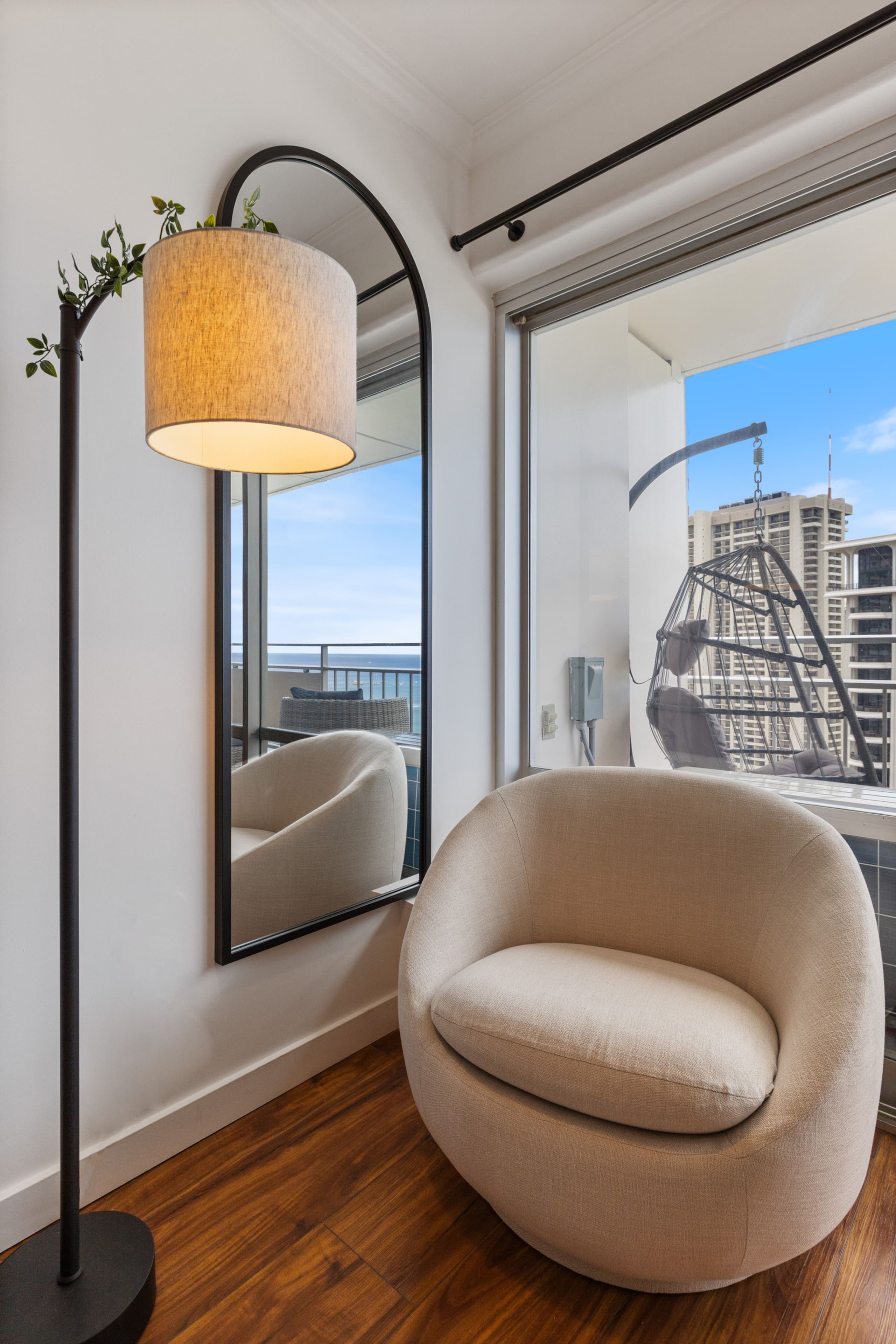 Condo in Honolulu · ★4.98 · 1 bedroom · 3 beds · 1 private bath - Image 5