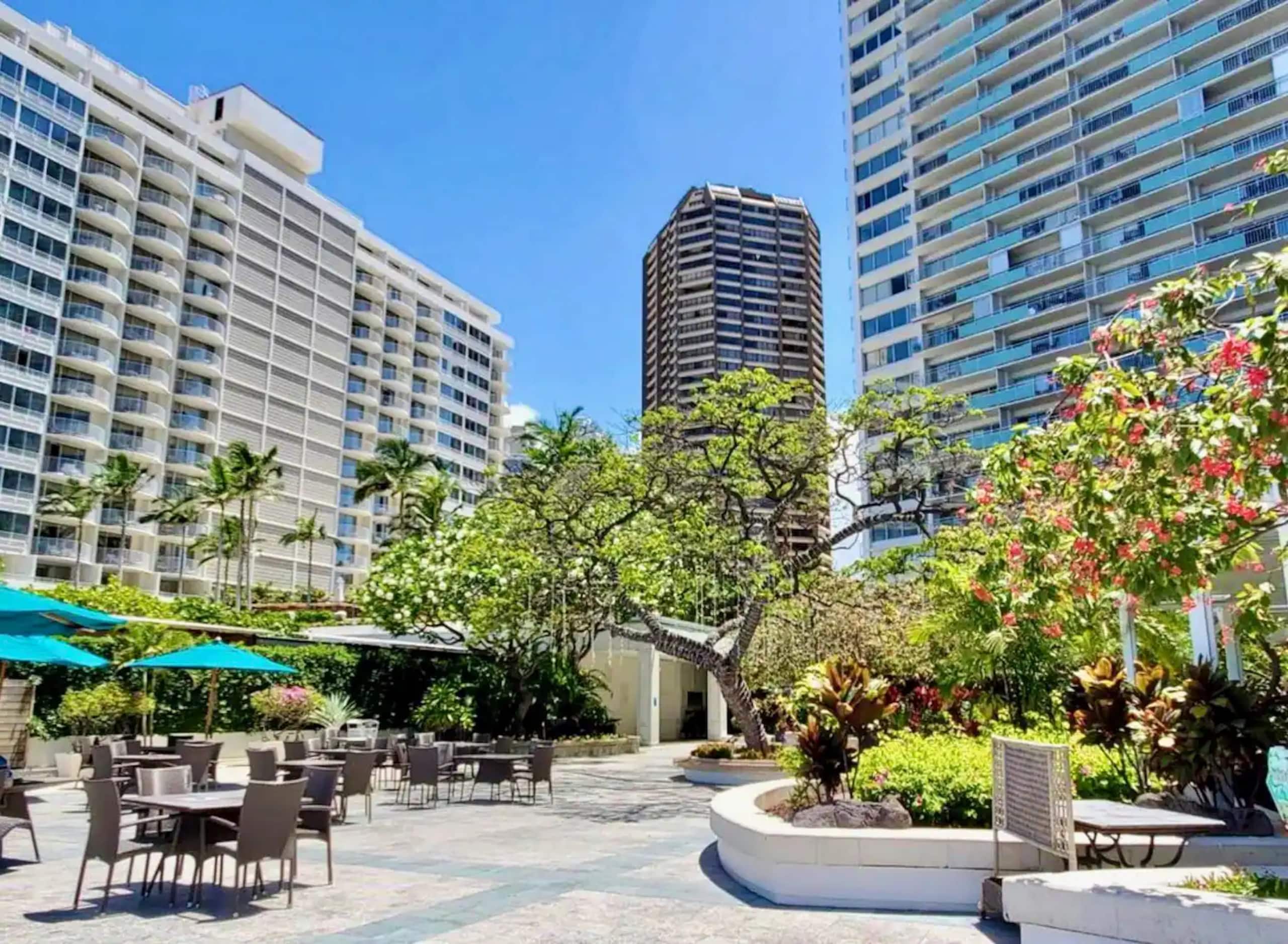 Condo in Honolulu · ★4.98 · 1 bedroom · 3 beds · 1 private bath - Image 27