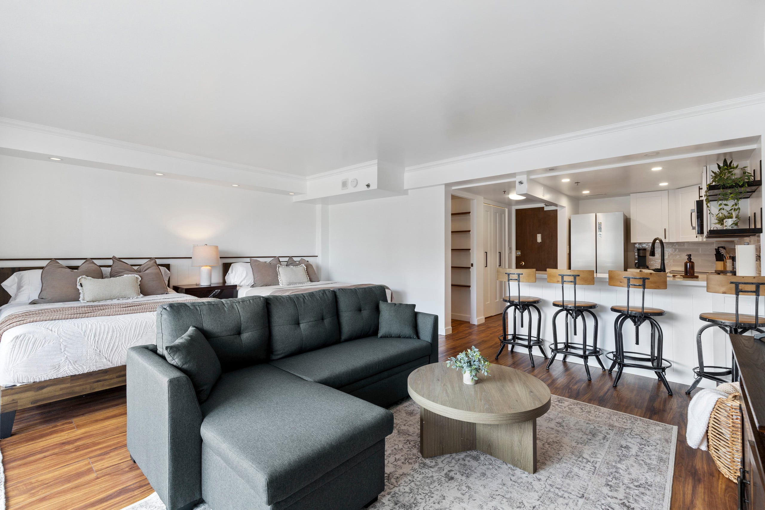 Condo in Honolulu · ★4.98 · 1 bedroom · 3 beds · 1 private bath - Image 7