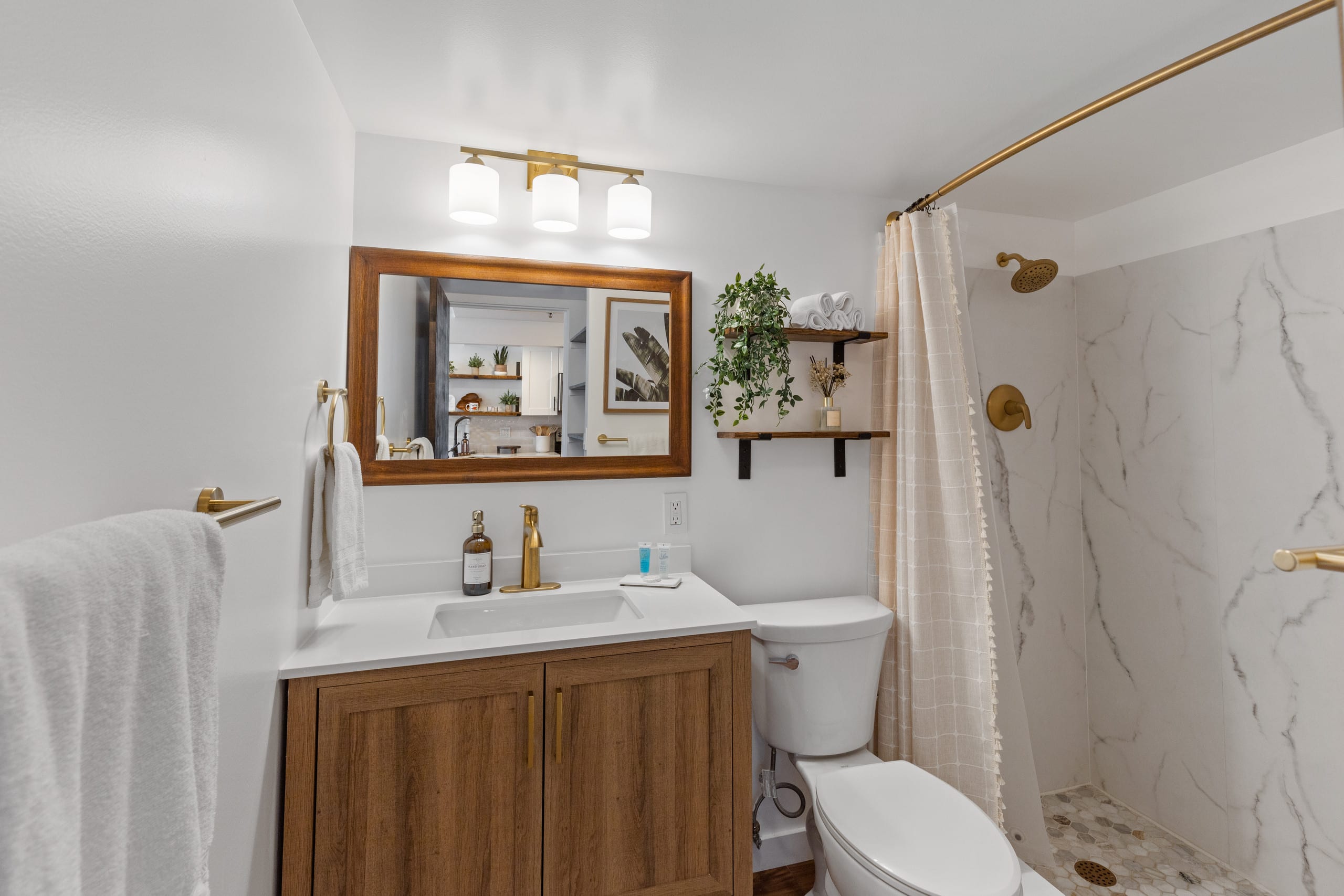 Condo in Honolulu · ★4.98 · 1 bedroom · 3 beds · 1 private bath - Image 20