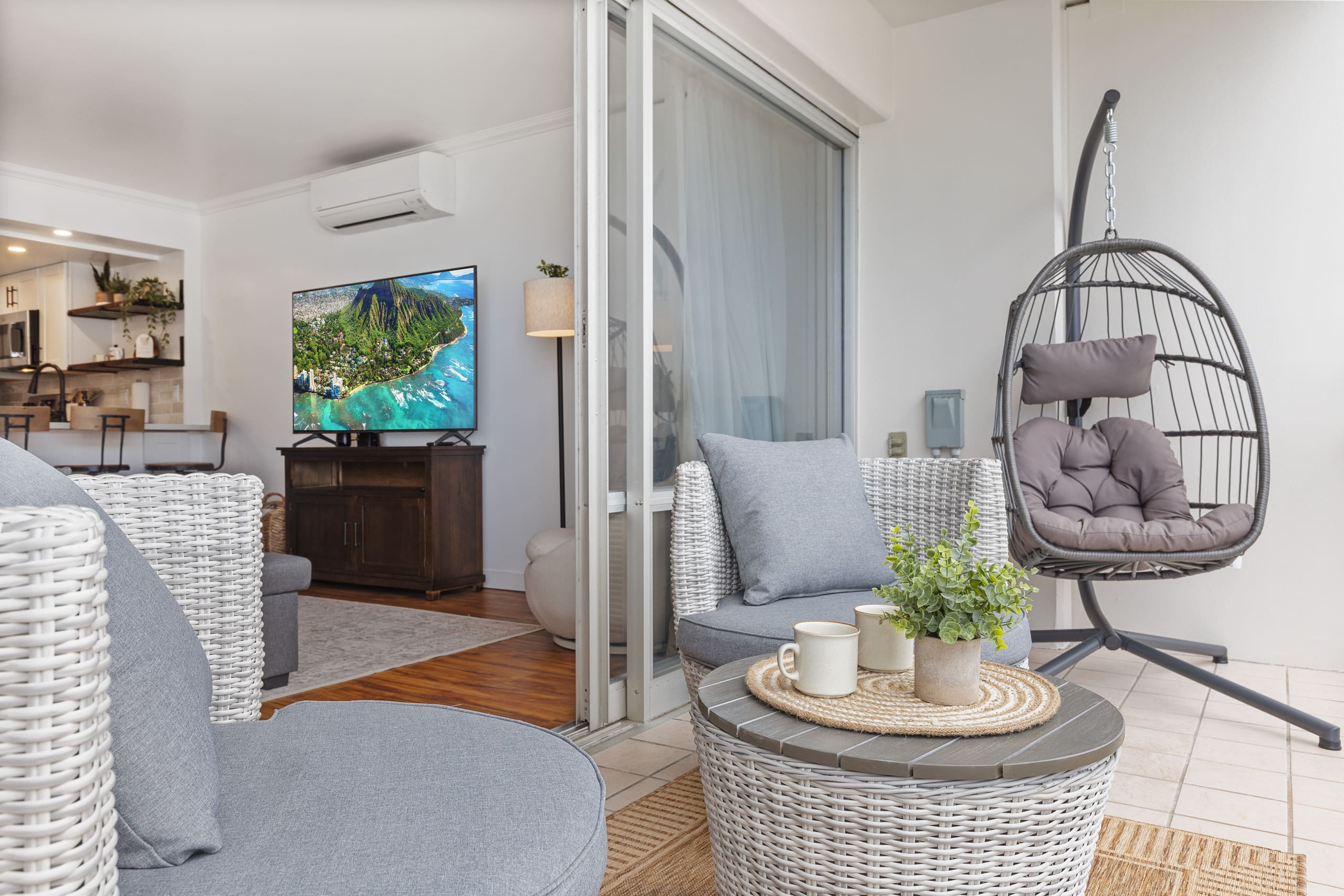 Condo in Honolulu · ★4.98 · 1 bedroom · 3 beds · 1 private bath - Image 23