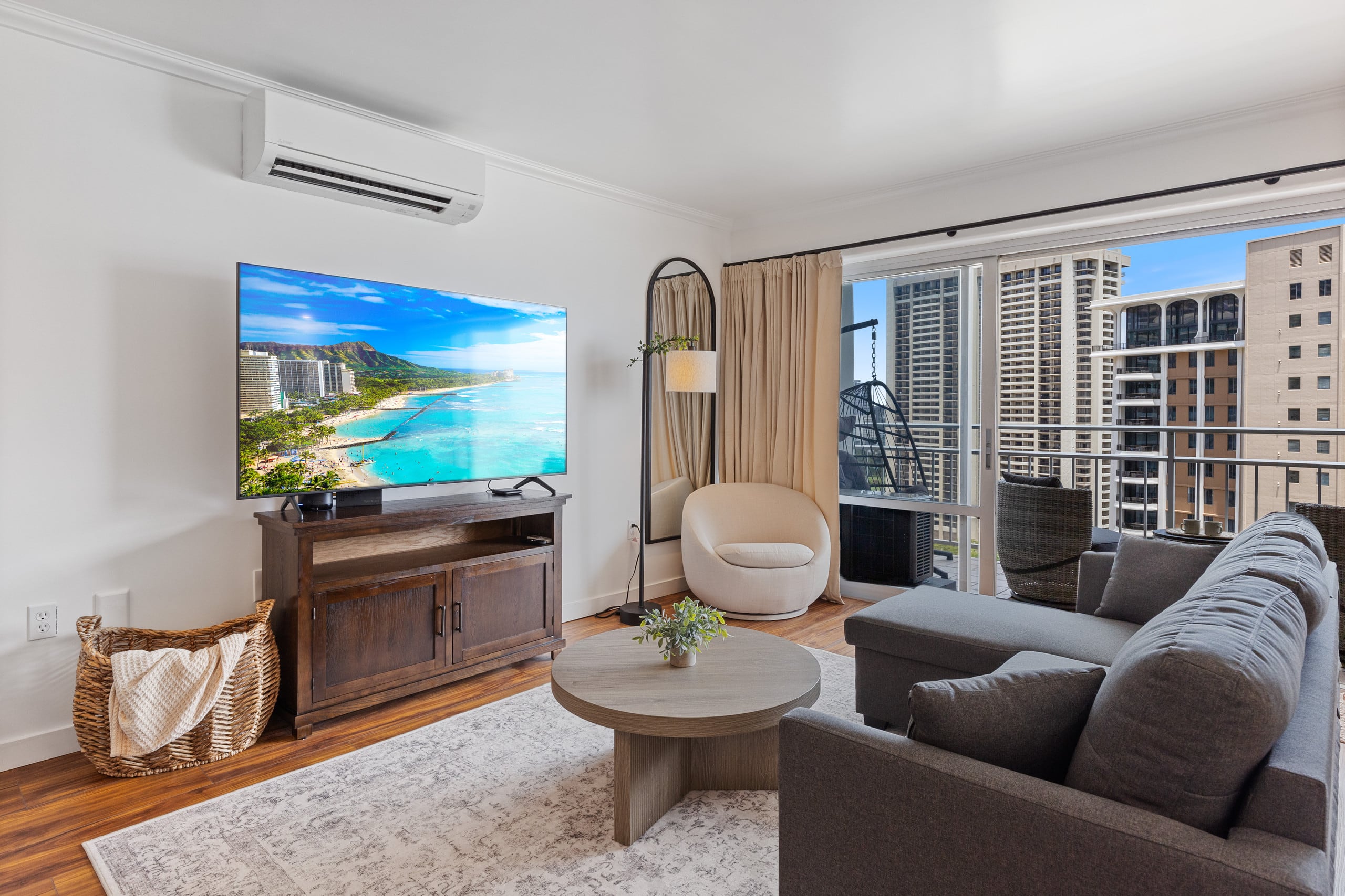 Condo in Honolulu · ★4.98 · 1 bedroom · 3 beds · 1 private bath - Image 6