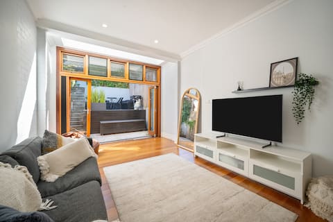 Glebe Luxe House | 2BR, 2BA + Free Parking Onsite