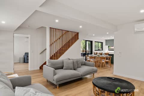 Waves Edge on Chapel - Entire Home up to 16 Guests