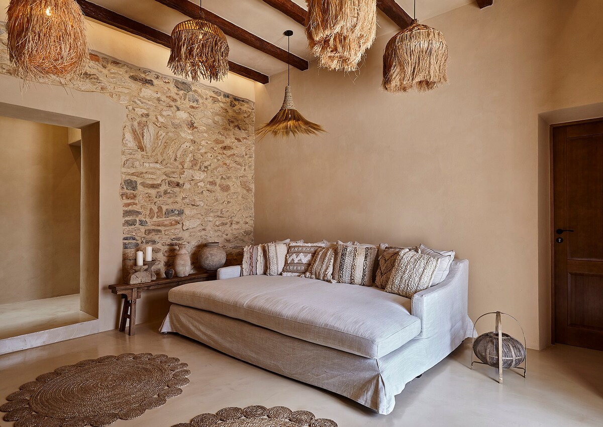 Stunning Ibizan Villa with Pool in Sant Rafel 4