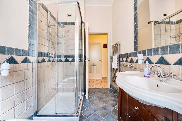 Golden House Lux Proprieties managed Airbnb listing 3