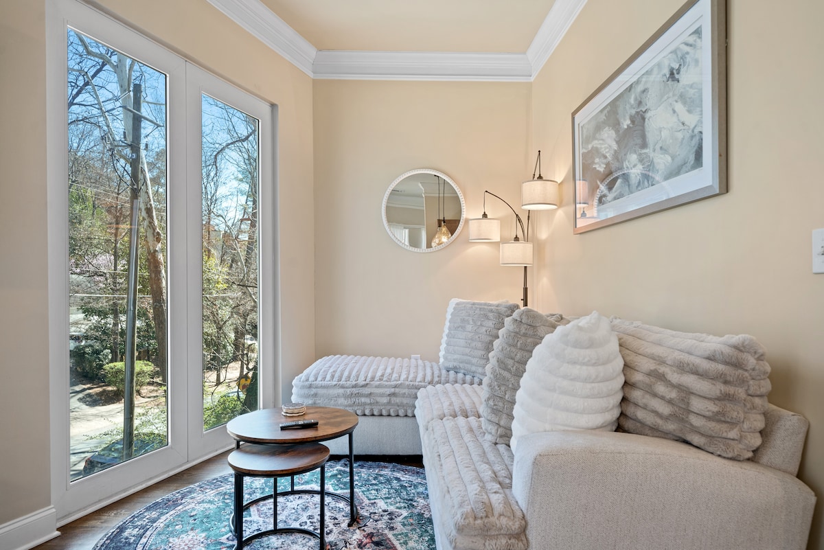 Popular Airbnb listing: Brand NEW- Modern Luxe getaway- Centrally located! in Brookwood